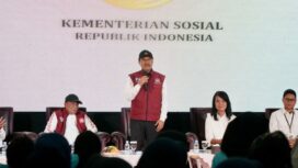  Menteri Sosial Saifullah Yusuf saat meberikan sambutan dalam acara makan malam bersama siswa Sekolah Rakyat Menengah Pertama (SRMP) 9 Kota Bandung, Sabtu (9/8/2025). (Foto : Humas Kemensos)
