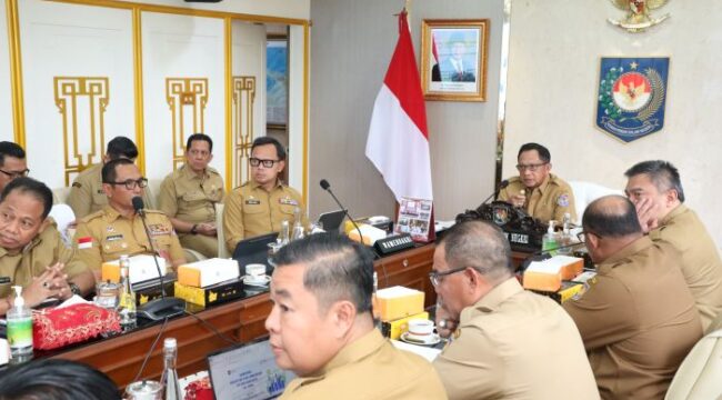 Mendagri Tito Karnavian saat memimpin rapat bersama jajaran Kemendagri dan BNPP. (Foto : Kemendagri)