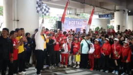 Bupati Tangerang, Moch Maesyal Rasyid, membuka acara jalan sehat di kawasan Park & Ride Intermoda BSD, Kecamatan Cisauk, Sabtu (2/8/2025). (Foto: Kominfo)