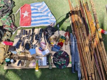 Sejumlah barang bukti yang berhasil di sita Satgas Koops Habema. (Foto' Puspen TNI)