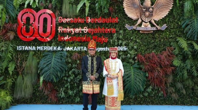Menteri Pendayagunaan Aparatur Negara dan Reformasi Birokrasi (PANRB) Rini Widyantini saat mengahadiri peringatan HUT RI ke 80 di istana Negara Jakarta. (Foto : Humas Kemen PAN RB)