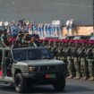 Panglima TNI Jenderal TNI Agus Subiyanto saat meninjau langsung pelaksanaan Gladi Upacara Gelar Pasukan Operasional dan Kehormatan Militer di Lanud Suparlan, Pusdiklatpassus Kopassus, Batujajar, Bandung, Jawa Barat,. (Foto : Puspen TNI)