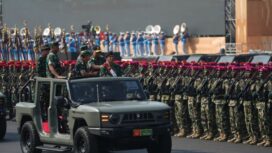 Panglima TNI Jenderal TNI Agus Subiyanto saat meninjau langsung pelaksanaan Gladi Upacara Gelar Pasukan Operasional dan Kehormatan Militer di Lanud Suparlan, Pusdiklatpassus Kopassus, Batujajar, Bandung, Jawa Barat,. (Foto : Puspen TNI)