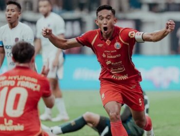 Kapten Tim Persija, Rizki Ridho, saat merayakan goal perdananya saat Persija mengalahkan Persita dengan skor 4-0. (Foto: Persija)