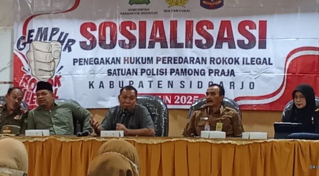 Sekretaris Satpol PP Sidoarjo saat menghadiri acara sosialisasi penegakan hukum peredaran rokok ilegal (Foto: Humas Satpol PP Sidoarjo)