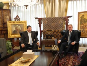 Menteri Koordinator Bidang Perekonomian RI Airlangga Hartarto  saat menerima kunjungan Menteri Perdagangan dan Investasi Selandia Baru Todd McClay. (Foto : Kemenko perekonomian).