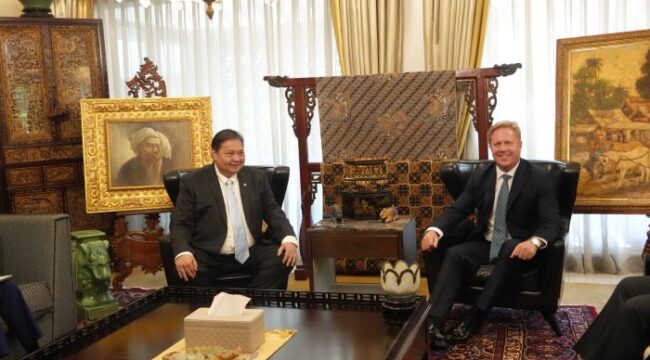 Menteri Koordinator Bidang Perekonomian RI Airlangga Hartarto  saat menerima kunjungan Menteri Perdagangan dan Investasi Selandia Baru Todd McClay. (Foto : Kemenko perekonomian).