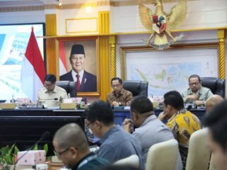 Mendagri Tito Karnavian bersama Menteri PKP Marurar Sirait saat memimpin rapat. (Foto : Puspen Kemendagri)