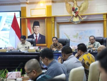 Mendagri Tito Karnavian bersama Menteri PKP Marurar Sirait saat memimpin rapat. (Foto : Puspen Kemendagri)
