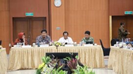 Mendagri Tito Karnavian  didampngi Menteri Perumahan dan Kawasan Pemukiman (PKP)  Maruarar Sirait saat hadir dalam pemantauan langsung pemutakhiran data dan dashboard DTSEN di Kantor Pusat Badan Pusat Statistik (BPS), (Foto : Puspen Kemendagri)