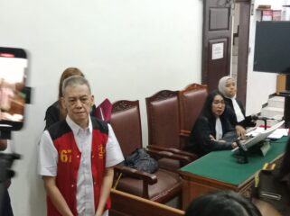 Terdakwa Fariz RM saat hadir dalam persidangan pembacaan tuntutan (Foto: Gunawan)