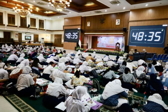 
Para peserta lomba Hari Anak Jakarta Membaca (Hanjaba) 2025, saat mengikuti lomba. (Foto : Kominfotik Pemkot Jakpus)