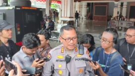 Kabidhumas Polda Jawa Tengah, Kombes Pol Artanto. saat memberikan keterangan kerpada awak media (Foto : Haikal)
