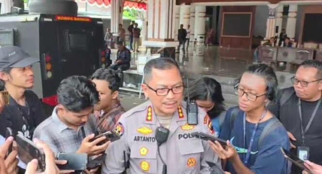 
Kabidhumas Polda Jawa Tengah, Kombes Pol Artanto. saat memberikan keterangan kerpada awak media (Foto : Haikal)
