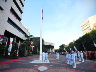 UYpacar Bendera di Kemensos dalam rangka HUT RI ke 80 . (Foto : Humas Kemensos)
