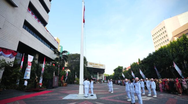UYpacar Bendera di Kemensos dalam rangka HUT RI ke 80 . (Foto : Humas Kemensos)