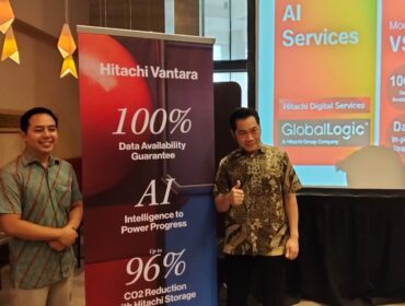 Country Managing Director, Indonesia, Hitachi Vantara Ming Sunadi (kanan) bersama  Enterprise Solutions Consultant Lead Hitachi Vantara Sony Chahyadi  (Foto: Sirhan/Jejaknarasi.id)