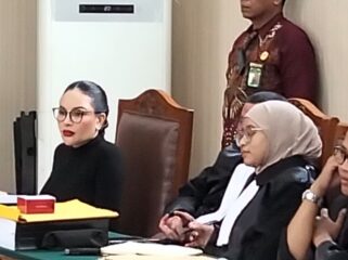 Artis Nikita Mirzani saat menjalani sidang. 
(Foto : Dok.Sirhan /Jejaknarasi.id).
