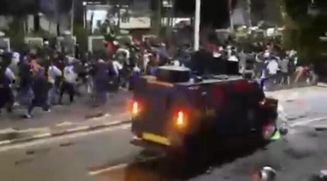 Penampakan Mobil rantis jenis Barakuda saat menabrak seorang driver ojol
(Foto : Ist)
