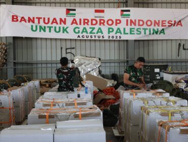 Penam[akan bantuan untuk Gaza. (Foto: Puspen TNI)