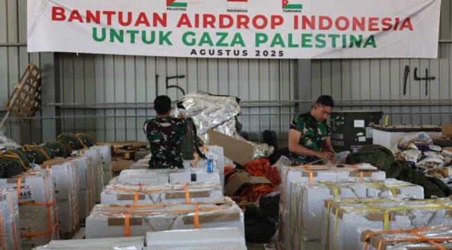 Penam[akan bantuan untuk Gaza. (Foto: Puspen TNI)