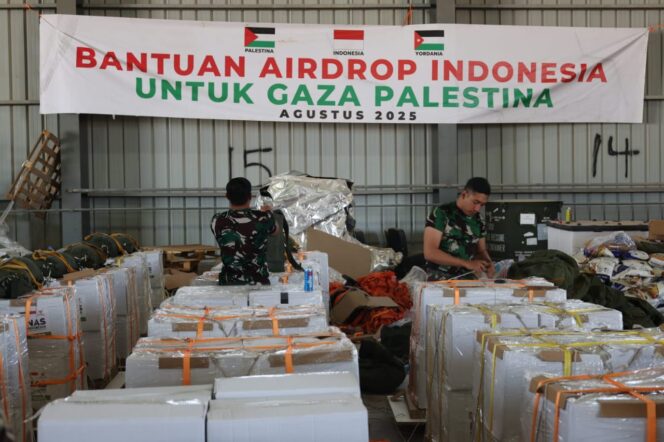 
Penam[akan bantuan untuk Gaza. (Foto: Puspen TNI)