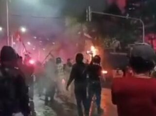 Suasan unjuk rasadi Mako Brimob malam ini. (Foto : Ist)
