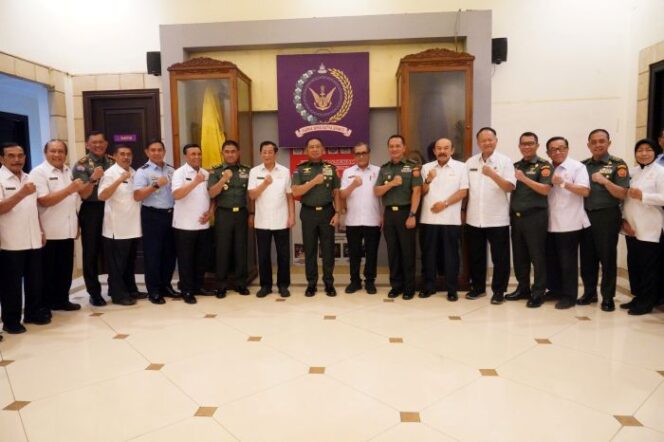 
Pangima TNI Agus Subiyanto saat beraudensi bersama dengan Jajaran pengurus PEPABRI. (Foto:Puspen TNI)