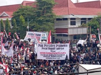 Aksi unjuk r4asa puluhan ribu masayarakat Pati menuntut Bupati Sudewo Lengser (Foto : Haikal)