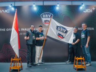 Chief Operating Officer BAIC Indonesia Dhani Yahya. (Kiri)
saat  meresmikan  BAIC Off Road Vehicle Club indonesia . (Foto: Ist)