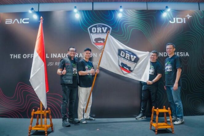 
Chief Operating Officer BAIC Indonesia Dhani Yahya. (Kiri)
saat  meresmikan  BAIC Off Road Vehicle Club indonesia . (Foto: Ist)
