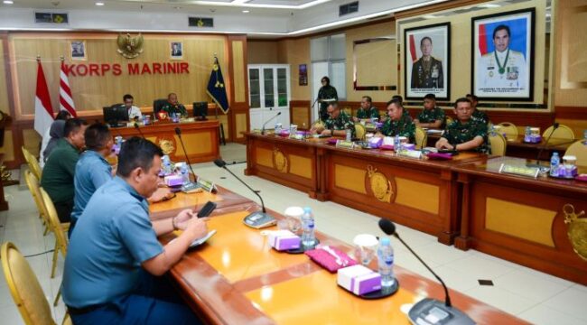 Suasana pertemuan Korps Marinir dan Tim BPK . (Foto : Dispen Korps Marinir)