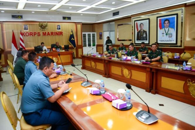 
Suasana pertemuan Korps Marinir dan Tim BPK . (Foto : Dispen Korps Marinir)