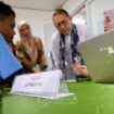 Wali Kota Jakarta Pusat Arifin saat meninjau langsung Kegiatan cek kesehatan Gratis. ( Foto : Kominfotik Pemkot Jakpus)