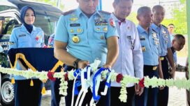 Komandan Lanud Sultan Hasanuddin Marsma TNI Arifaini Nur Dwiyanto, M.Han  saat menggunting pita      