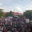 Puluhan Ribu Warga Pati saat turun ke jalan menuntut Bupati Sudewo Lengser dari Jabatannya. (Foto : Haikal)