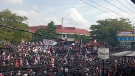 Puluhan Ribu Warga Pati saat turun ke jalan menuntut Bupati Sudewo Lengser dari Jabatannya. (Foto : Haikal)