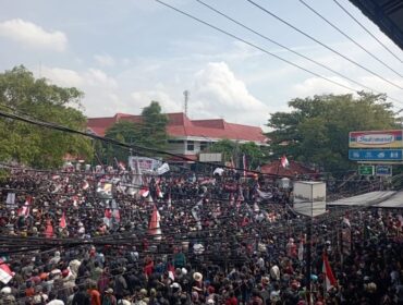 Puluhan Ribu Warga Pati saat turun ke jalan menuntut Bupati Sudewo Lengser dari Jabatannya. (Foto : Haikal)