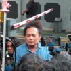 Kuasa hukum Fariz RM Deolipa Yumara saat memebrikan keterangan kepada awak media usai sidang lanjutan kasus dugaan penyalahgunaan narkotika di Pengadilan Jakarta Selatan. (Foto : Sirhan/jJejaknarasi,id)
