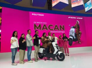 Jajaran petinggi  PT Hartono Istana Teknologi (POLYTRON) saat melaunching Sepeda Motor Listrik Polytron Fox 200. (Foto : Bambang S./ Jejaknarasi.id)
