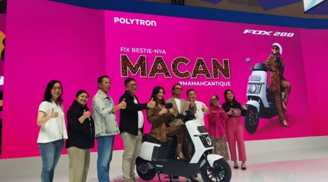 Jajaran petinggi  PT Hartono Istana Teknologi (POLYTRON) saat melaunching Sepeda Motor Listrik Polytron Fox 200. (Foto : Bambang S./ Jejaknarasi.id)