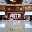 Wali Kota Jakarta Pusat Arifin saat mengukuhkan Paskibraka 2025. (Foto ; Kominfotik Pemkot Jakpus)
