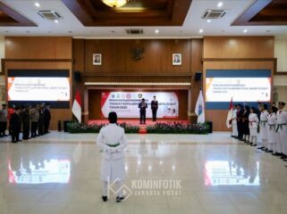 Wali Kota Jakarta Pusat Arifin saat mengukuhkan Paskibraka 2025. (Foto ; Kominfotik Pemkot Jakpus)