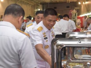 Kepala Staf Korps Marinir (KS Kormar) Brigadir Jenderal Muhammad Nadir, M.Tr.Opsla yang mewakili Panglima Korps Marinir Letjen TNI (Mar) Dr. Endi Supardi, S.E., M.M., M.Tr.Opsla., CHRMP., CRMP. saat menghadiri jamuan makan malam yang diselenggarakan di atas kapal perang Jepang, JS Osumi. (Foto : Div Humas Kormar)