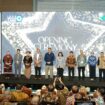 Jajaran Direksi Krista Exhibitions dsn  pengurus GAKESLAB INDONESIA serta para pendukung  Pameran  Indohealthcare GAKESLAB Expo 2025 saat foto bersama usai Pembukaan. (foto : Ist)