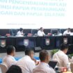 Mendagri Tito Karnavian saat brapat bersama tiga gubernur Papua tentang Inflasi. (Foto : Puspen Kemendagri)