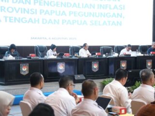 Mendagri Tito Karnavian saat brapat bersama tiga gubernur Papua tentang Inflasi. (Foto : Puspen Kemendagri)