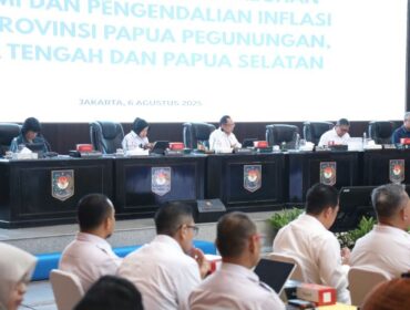 Mendagri Tito Karnavian saat brapat bersama tiga gubernur Papua tentang Inflasi. (Foto : Puspen Kemendagri)