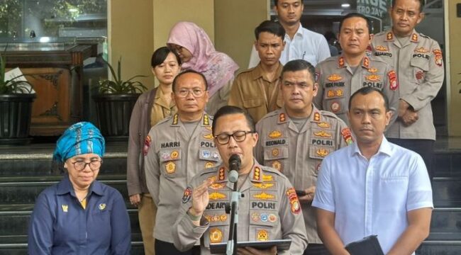 Kabid Humas Polda Metro Jaya Kombes Pol. Ade Ary Syam Indradi didampingi Komisioner KPAI Sylvana Maria saat memberikan keterangan kepada awak media. (Foto: Ist)