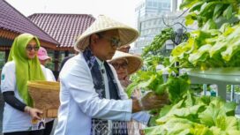 Wali Kota Jakarta Pusat Arifin saat hadir diacara Panen Raya Sayur Hidroponik .(Foto: Kominfotik Pemkot Jakpus)